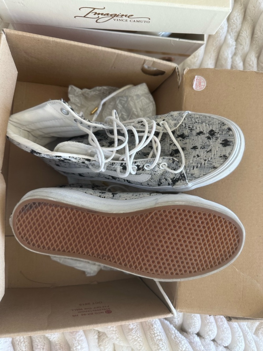 Vans 'Off The Wall' Shoe Box in Pink and Cream